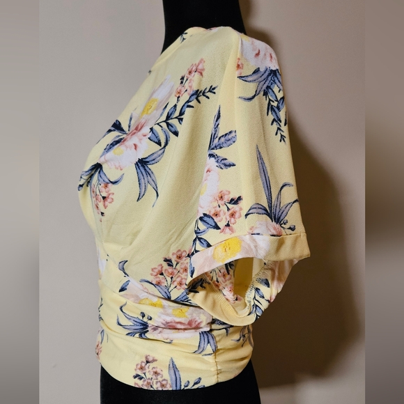 5/30$Suzy Shier Retro tropical light yellow pink floral print batwing dolman top - Picture 2 of 3